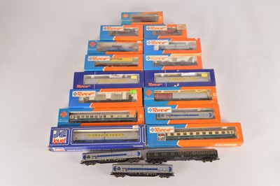 Lot 460 - Roco and Jouef HO Gauge Continental Freight Stock and Coaches (18)