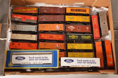 Lot 487 - Rivarossi Archive HO Gauge American Freight Stock Vans/Reefers (27)