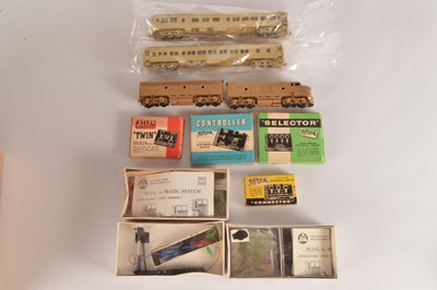 Lot 523 - Rivarossi Archive American HO Gold Series Models and Trackside Items (10)