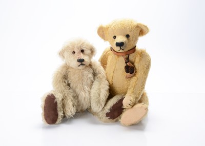 Lot 32 - Two artist teddy bears