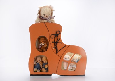 Lot 97 - A Merrythought Cheeky 'Old Women who lives in a Shoe' limited edition set