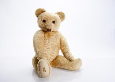 Lot 218 - A large 1930s Merrythought teddy bear