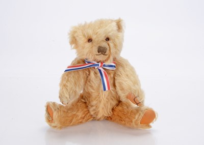 Lot 225 - A small 1930s Merrythought teddy bear