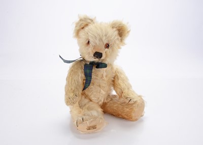 Lot 226 - A 1930s Merrythought teddy bear