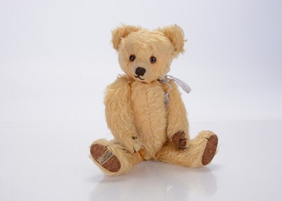 Lot 231 - A small 1930s Merrythought teddy bear