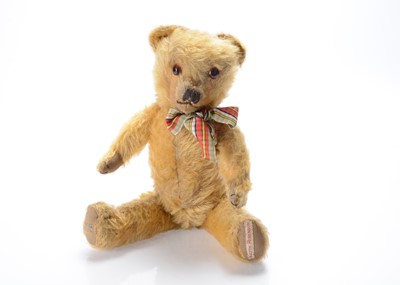 Lot 237 - A 1940s Merrythought teddy bear