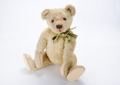 Lot 259 - A large Farnell teddy bear, circa 1928