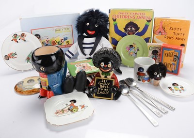 Lot 325 - A selection of Golly related items