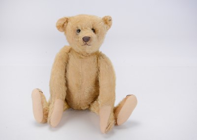 Lot 352 - An early small Steiff teddy bear, circa 1908