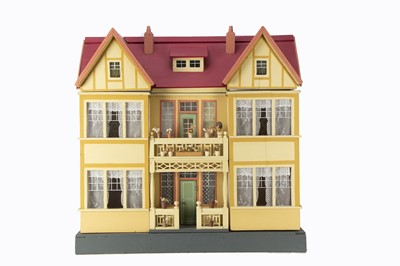 Lot 889 - A 1912 Moritz Gottschalck wooden dolls’ house
