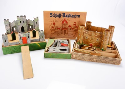 Lot 546 - Toy forts