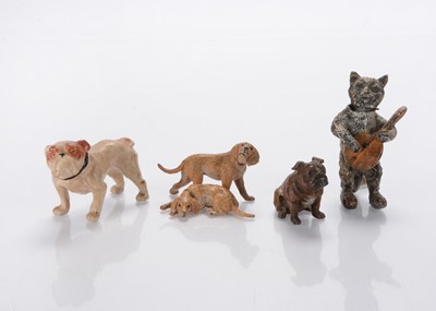 Lot 645 - A Heyde lead nodding cat playing a banjo