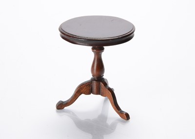 Lot 740 - An English 19th century mahogany circular tripod table