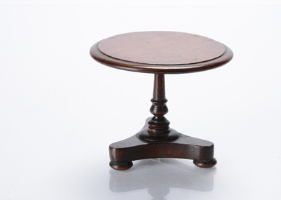 Lot 741 - An English 19th century mahogany circular tripod table