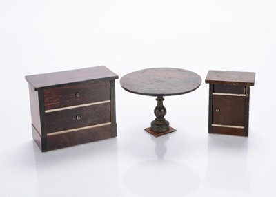 Lot 818 - Two Waltershausen small scale dolls’ house items