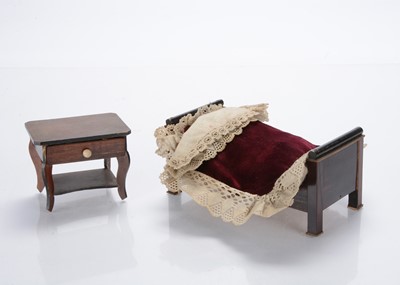 Lot 871 - An 19th century Waltershausen dolls’ house single bed