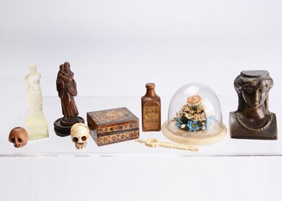 Lot 876 - Antique and collectors items from the dolls’ house