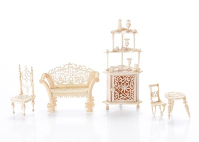 Lot 945 - 19th century bone small scale dolls’ house items