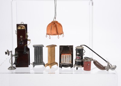 Lot 1004 - Dolls’ house technology and heating