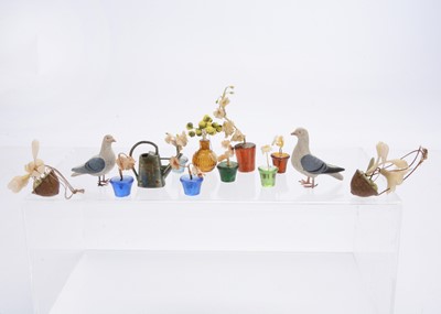 Lot 1063 - Dolls’ house garden