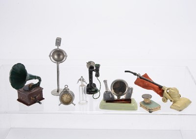 Lot 1075 - Germans metal dolls’ house chattels