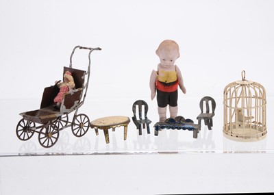Lot 1077 - Various dolls’ house items