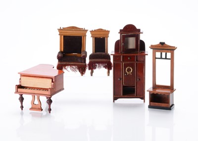 Lot 1089 - A German red stained wood dolls’ house grand piano