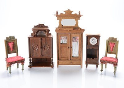 Lot 1096 - Early 20th century German dolls’ house furniture