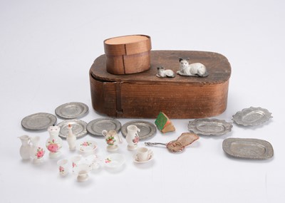 Lot 1142 - 19th century dolls’ house chattels