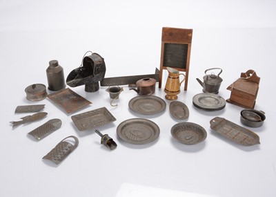 Lot 1146 - Dolls’ house kitchen equipment