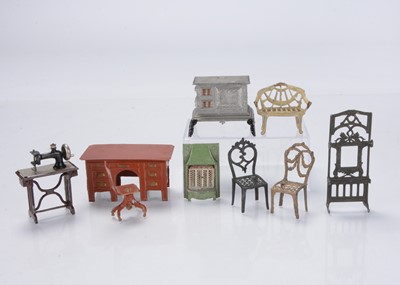 Lot 1161 - Metal dolls’ house items