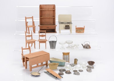Lot 1163 - Dolls’ house kitchen items