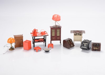 Lot 1165 - Dolls’ house tinplate items
