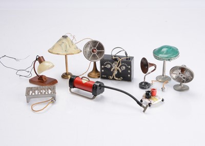 Lot 1185 - 1930s dolls’ house technology and lighting