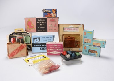 Lot 1213 - Box plastic dolls’ house pieces