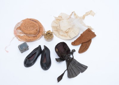 Lot 1350 - Various dolls’ accessories