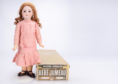 Lot 1407 - An SFBJ 301 French bisque head bebe stamped in red TETE JUMEAU in original box