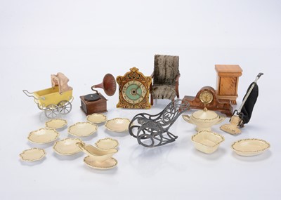Lot 1481 - 1900 to 1950s design dolls’ house chattels