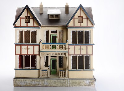 Lot 1494 - An unusual Gottschalk painted wooden dolls’ house, circa 1913