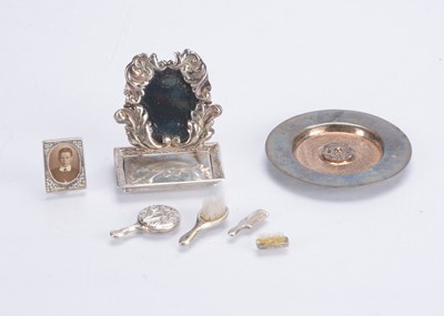 Lot 1506 - Recent dolls’ house hallmarked silver items
