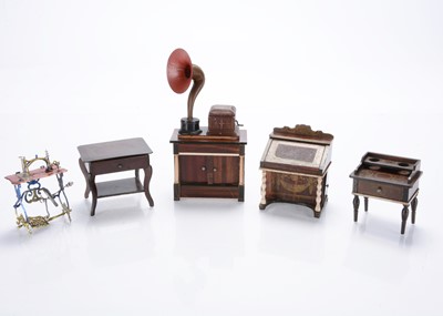 Lot 1516 - 19th century Waltershausen dolls’ house furniture
