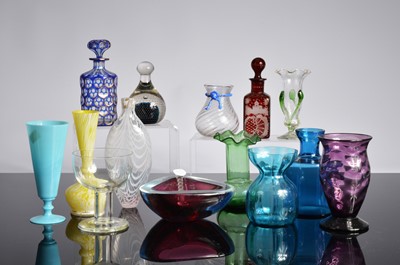 Lot 22 - A collection of glass