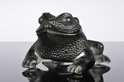 Lot 32 - A modern Lalique glass model of a toad