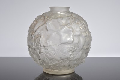 Lot 48 - A French Art Deco frosted glass globular vase by Espauret