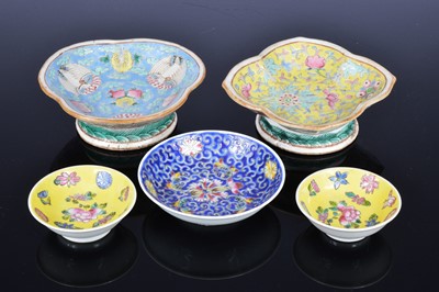 Lot 92 - Five small Chinese porcelain dishes