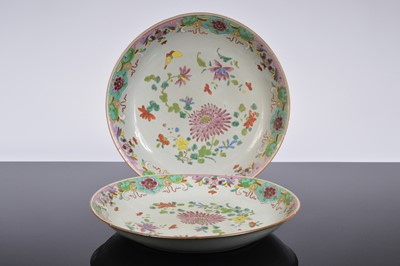 Lot 99 - A large pair of antique Chinese porcelain export ware chargers
