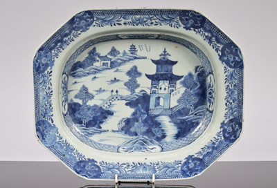 Lot 103 - A late 18th century Chinese blue and white porcelain export ware serving dish