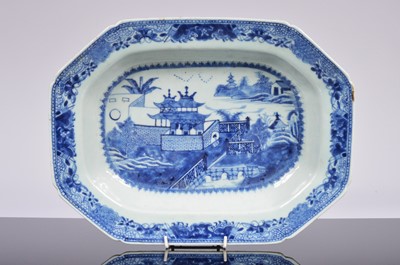 Lot 106 - An early 19th century Chinese blue and white porcelain export ware serving dish