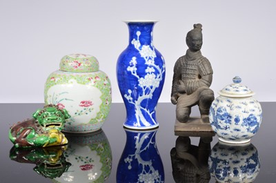 Lot 108 - Five items of Chinese ceramics