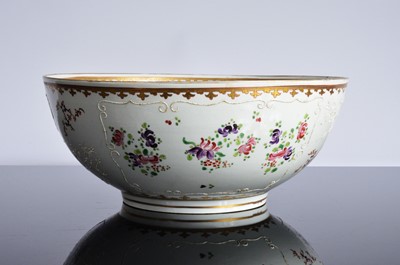 Lot 140 - A late 19th century French Samson porcelain armorial bowl